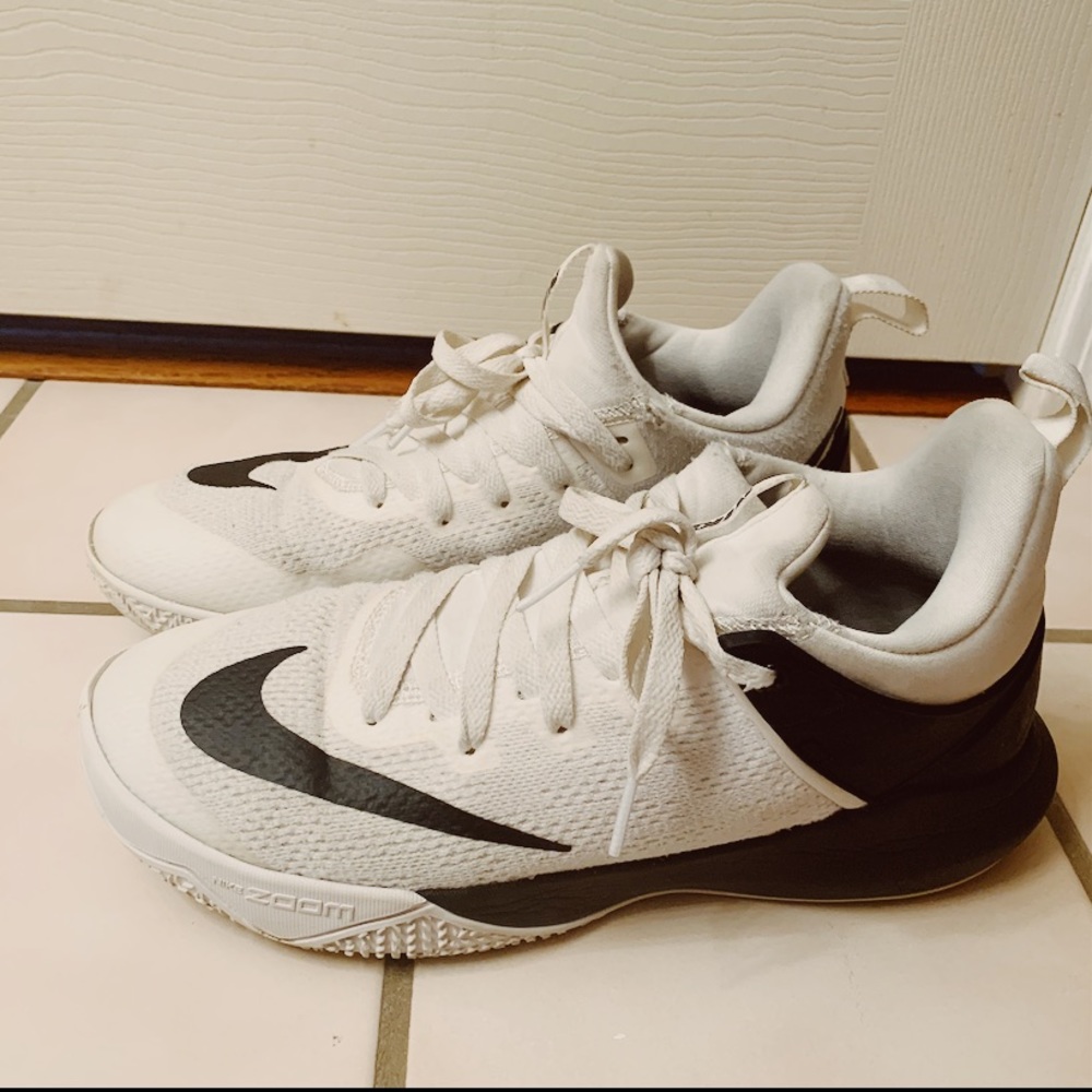 NIKE BASKETBALL SHOES